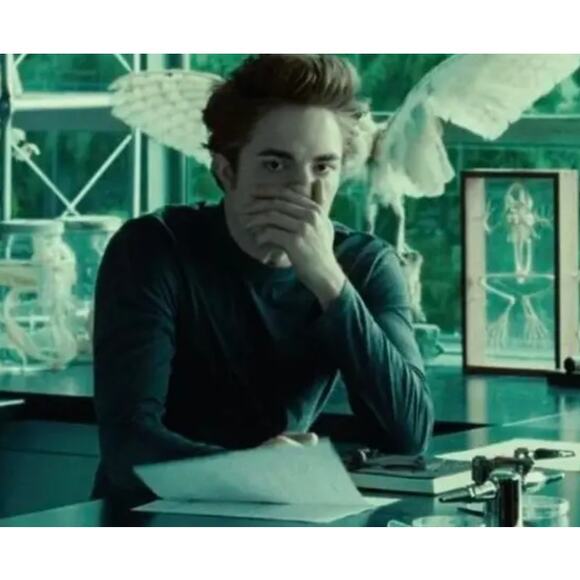 Twilight Edward Midnight Sun in Biology Class Enamel Pin 21-2 - Picture 4 of 5